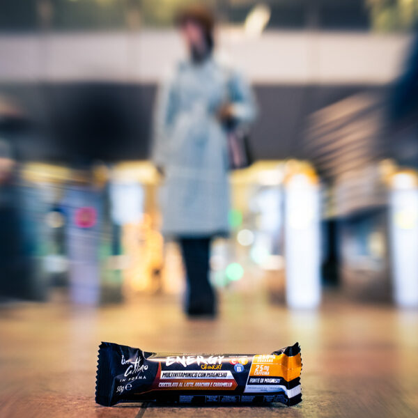 Barretta energetica crunchy gusto cioccolato al latte, arachidi e caramello - €24,00- 1 attimo in forma - january foto 16 feed lifestyle